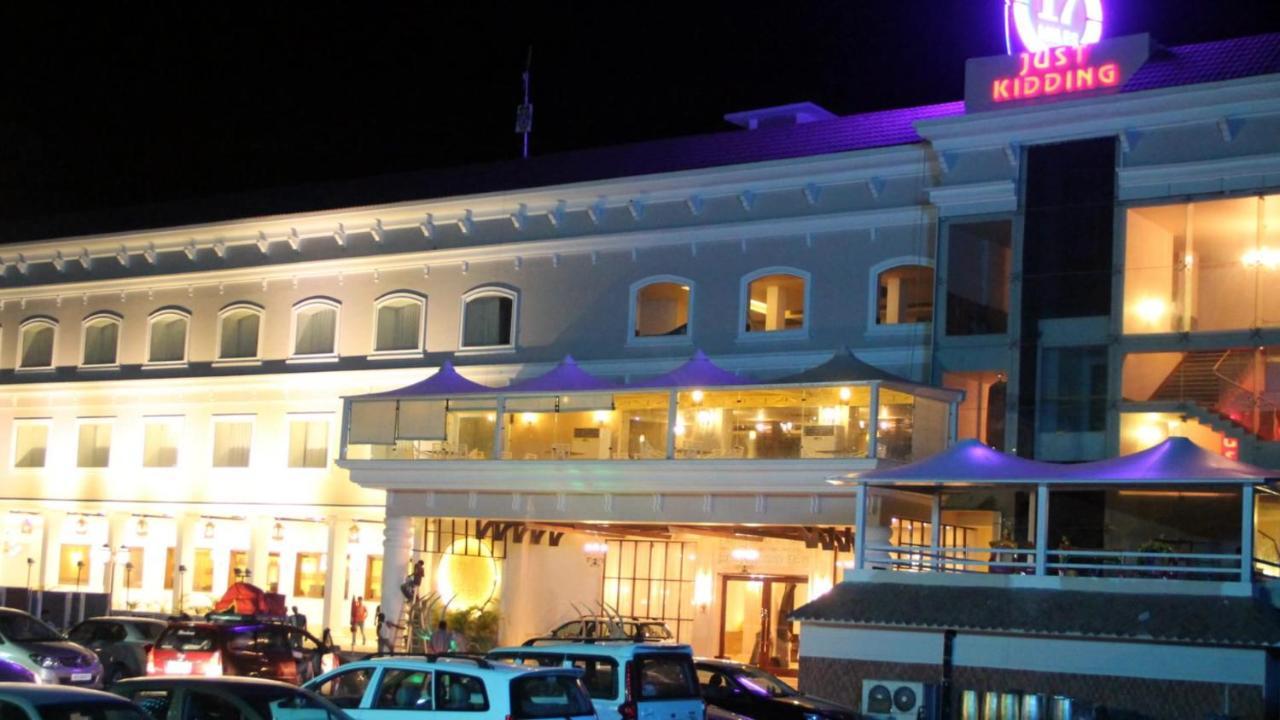 Hotel 17 Miles Jammu Esterno foto